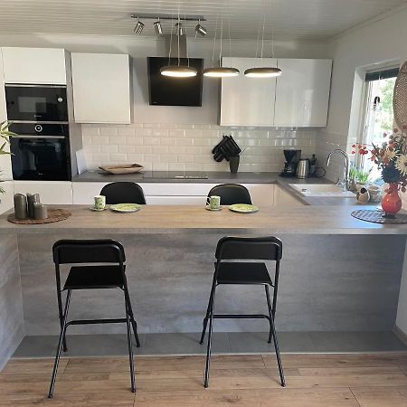Sentralt Beliggende Moderne Leilighet Apartment มูโชว์น ภายนอก รูปภาพ