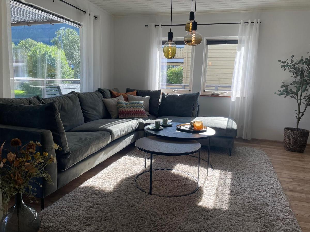 Sentralt Beliggende Moderne Leilighet Apartment มูโชว์น ภายนอก รูปภาพ
