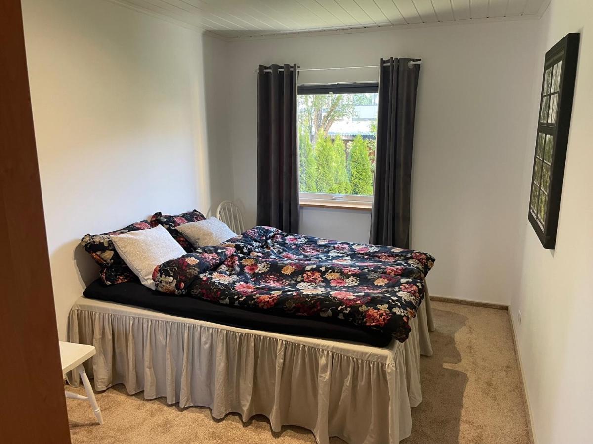 Sentralt Beliggende Moderne Leilighet Apartment มูโชว์น ภายนอก รูปภาพ