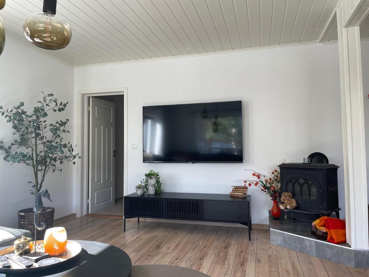 Sentralt Beliggende Moderne Leilighet Apartment มูโชว์น ภายนอก รูปภาพ
