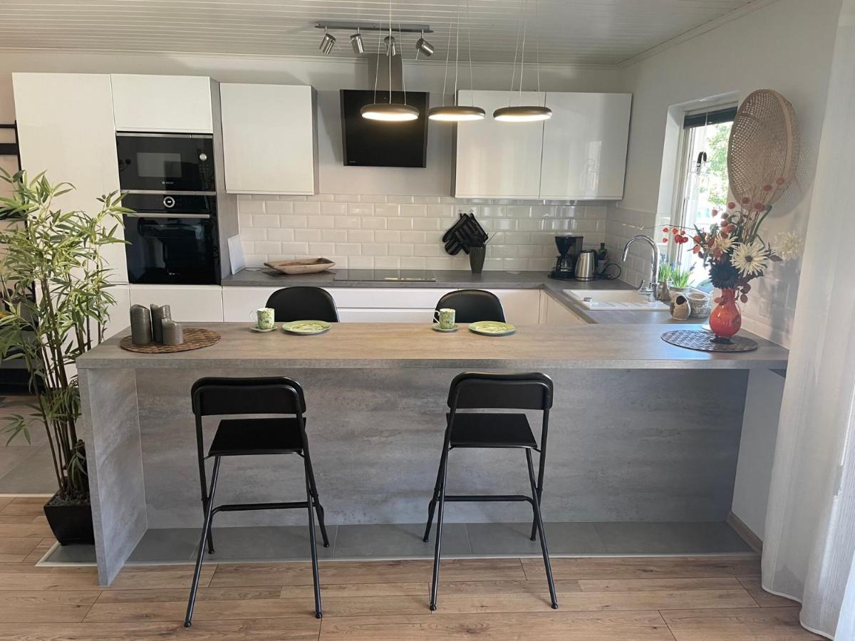 Sentralt Beliggende Moderne Leilighet Apartment มูโชว์น ภายนอก รูปภาพ